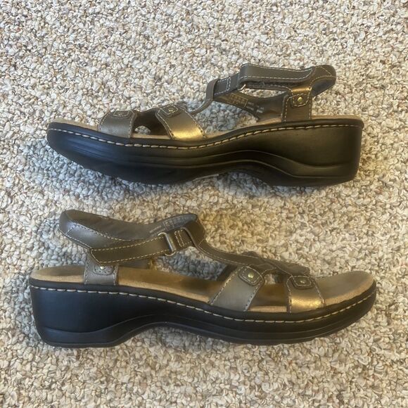 NEW Clarks Womens Hayla Flute Leather Sandals Size 10 N Pewter Adjustable Strap - Picture 5 of 10